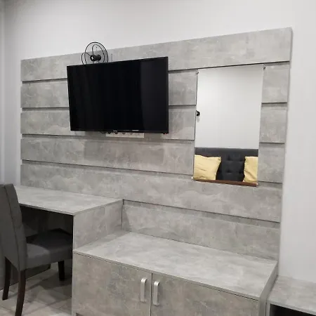 новая и уютная в центре Appartement Oujhorod